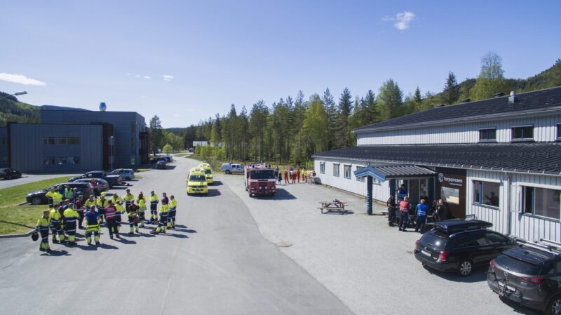 Dronebilete av samøving med alle naudetatane på Torpomoen.