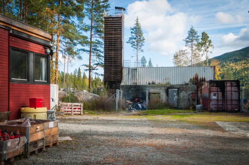 Røykdykkaranlegget med tårn og øvingsbygg.