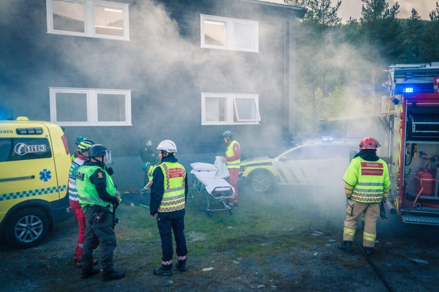 Røykøving utanfor Vekterbygget.